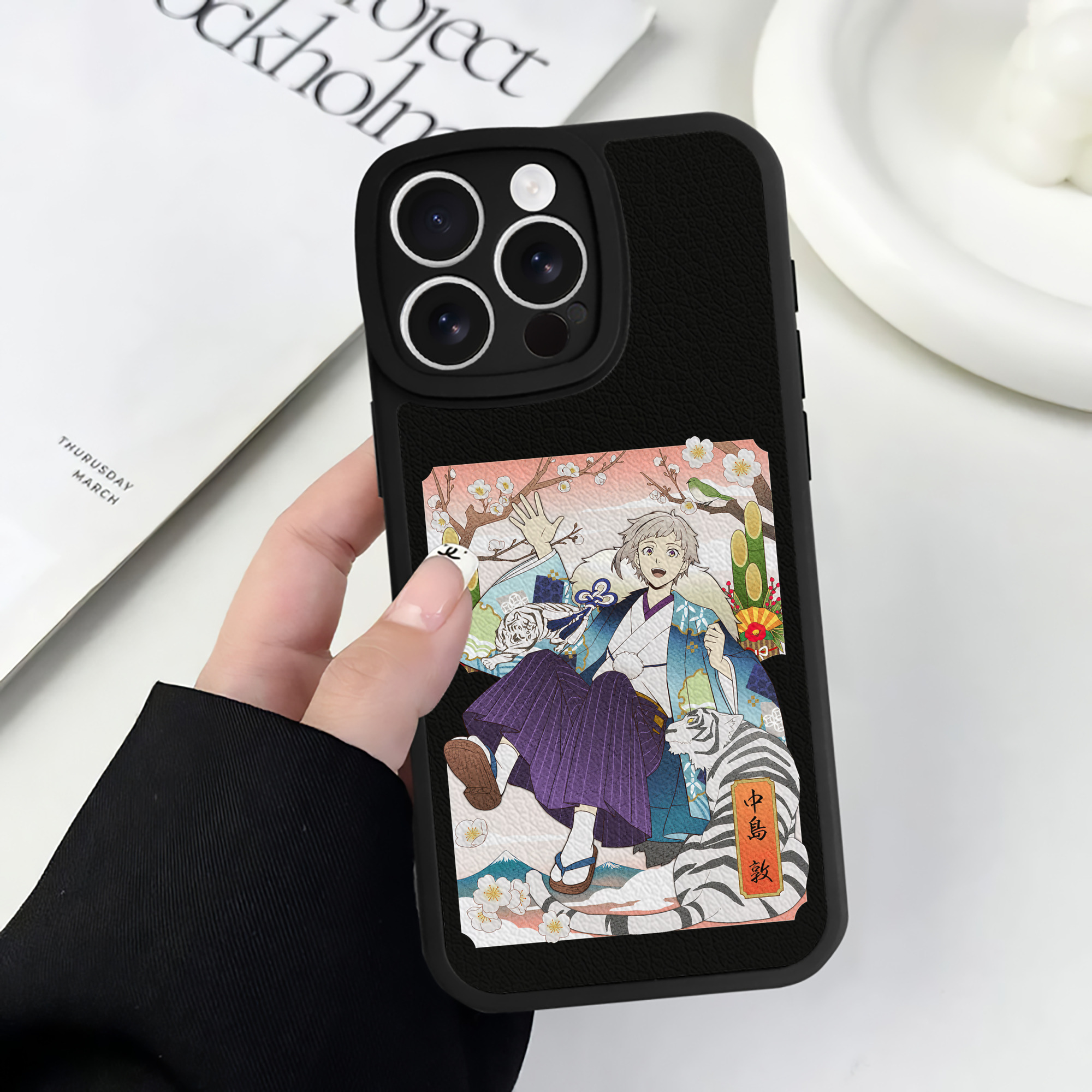 （画像用） 文豪ストレイドッグス Bungo Stray Dogs 【iPhone 16シリーズ対応】シリコンスマホケース（レザー調） 材質：シリコン